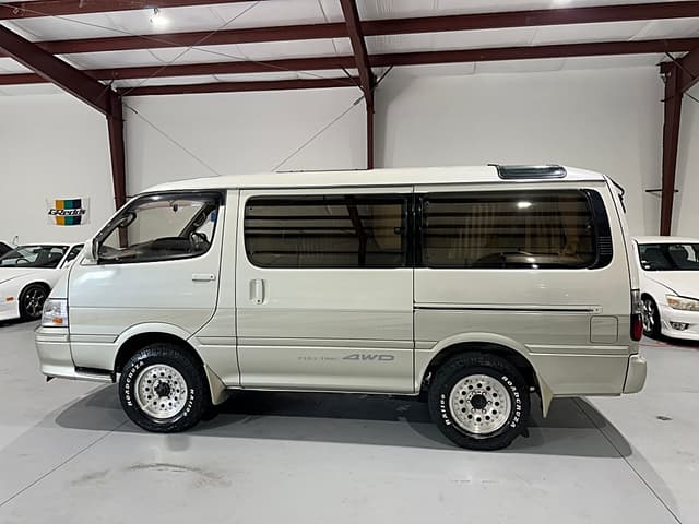 2000 Toyota HiAce JDM car for sale — photo 10 of 18
