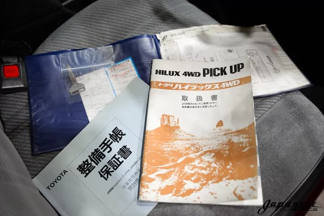 1990 Toyota Hilux JDM car for sale — photo 10 of 25