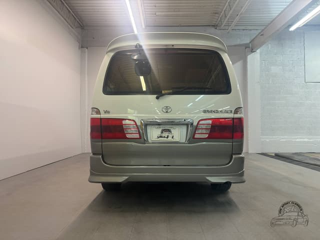 2001 Toyota Grand Hiace JDM car for sale — photo 17 of 25