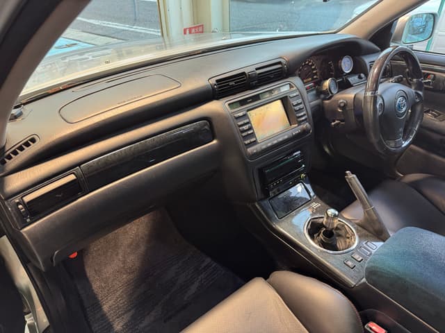 2002 Toyota Crown JDM car for sale — photo 7 of 25