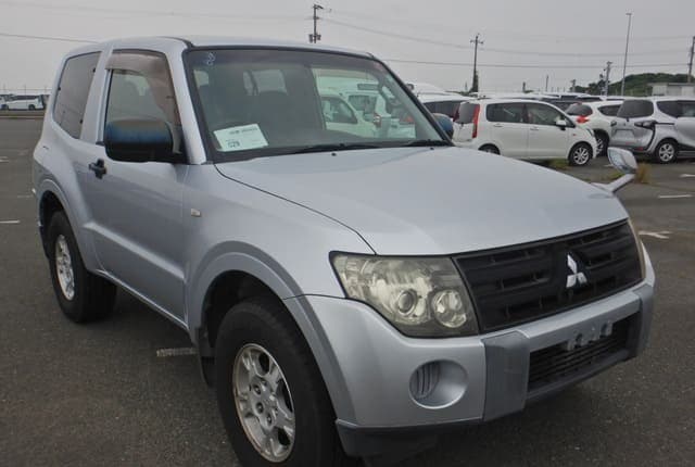 2007 Mitsubishi Pajero JDM car for sale — photo 7 of 25