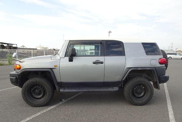 2011 Toyota Fj Cruiser JDM car for sale — photo 2 of 25
