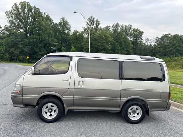 1998 Toyota HiAce JDM car for sale — photo 3 of 20