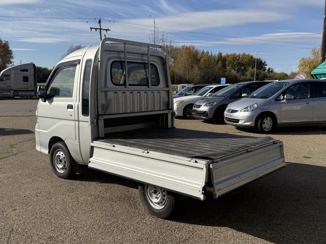 2006 Daihatsu Hijet JDM car for sale — photo 4 of 9