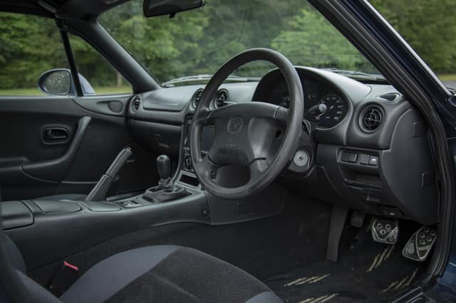 1999 Mazda Roadster (Eunos Roadster / MX-5) JDM car for sale — photo 8 of 14