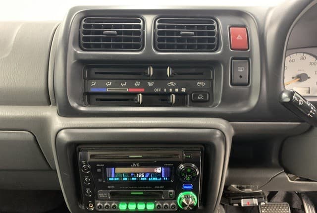 2000 Suzuki Jimny JDM car for sale — photo 11 of 25
