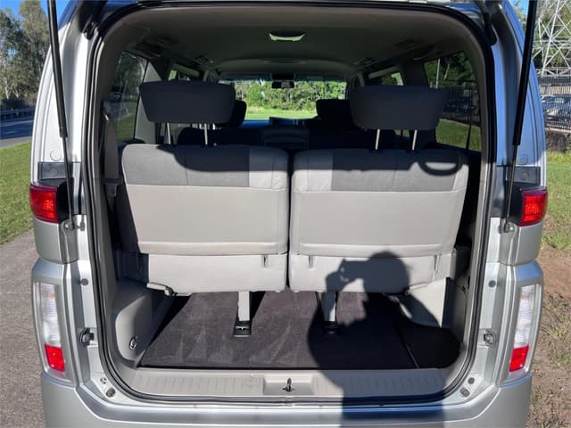 2002 Nissan Elgrand JDM car for sale — photo 15 of 16