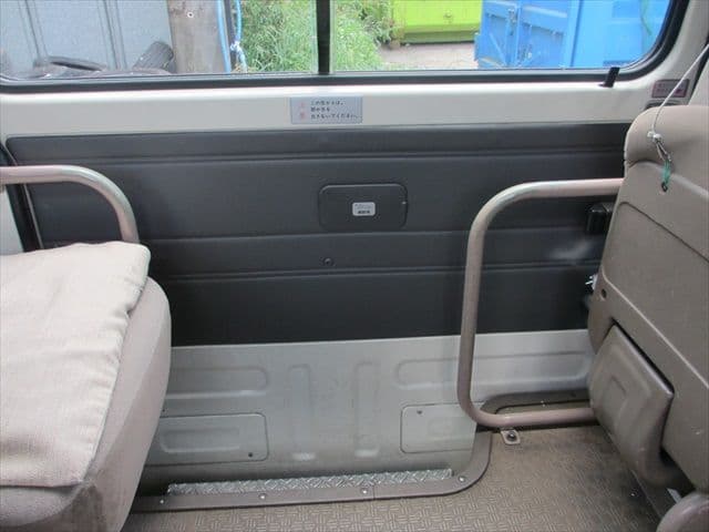 1999 Nissan Caravan JDM car for sale — photo 18 of 25