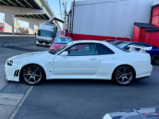 Nissan Skyline JDM car for sale — photo 16 of 25