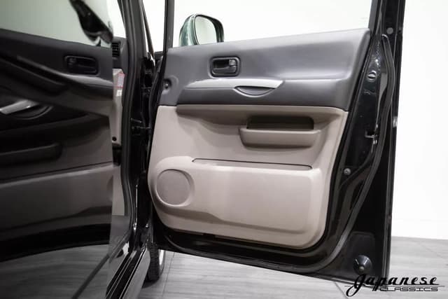 2000 Nissan Serena JDM car for sale — photo 20 of 25
