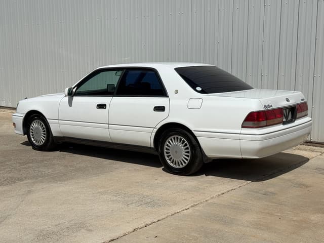1998 Toyota Crown JDM car for sale — photo 4 of 21