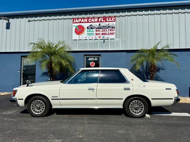 1982 Toyota Crown JDM car for sale — photo 4 of 25