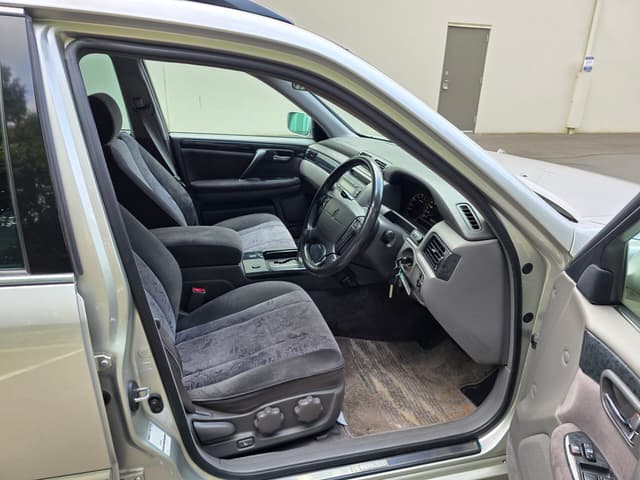 2000 Toyota Crown JDM car for sale — photo 11 of 14