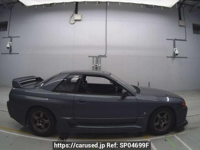 1992 Nissan Skyline JDM car for sale — photo 3 of 3