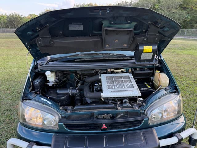1996 Mitsubishi Delica JDM car for sale — photo 10 of 24