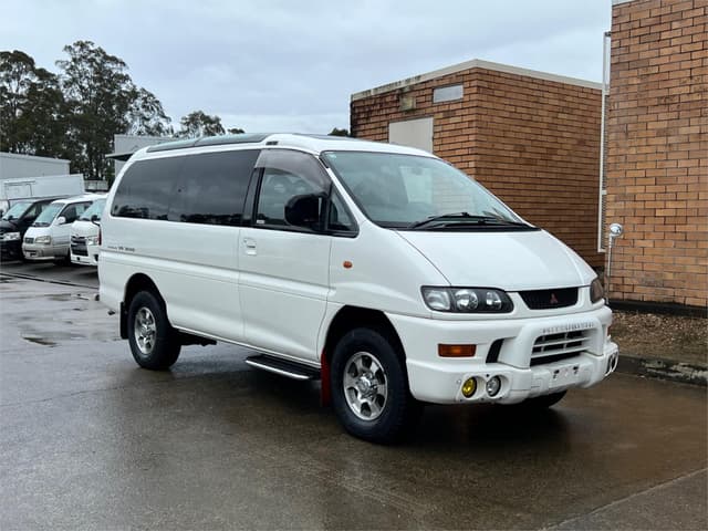 2002 Mitsubishi Delica JDM car for sale — photo 4 of 16