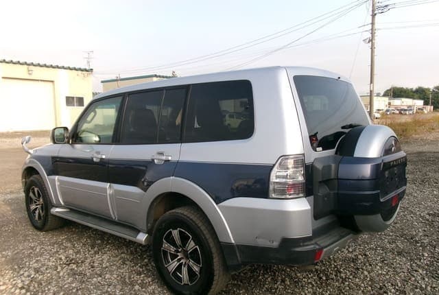 2008 Mitsubishi Pajero JDM car for sale — photo 3 of 25