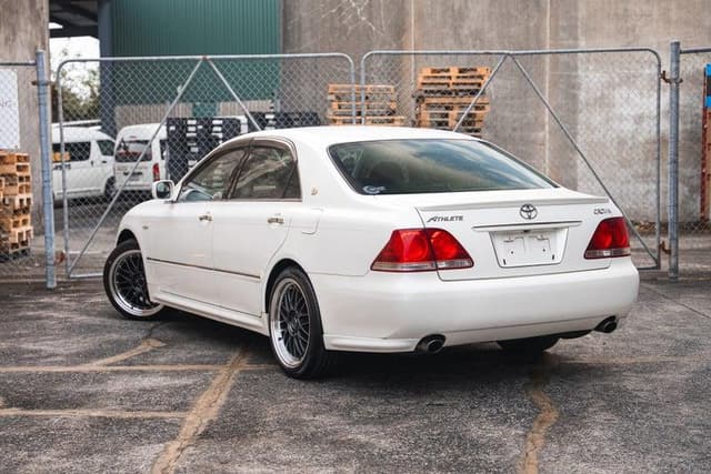 2005 Toyota Crown JDM car for sale — photo 9 of 20