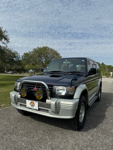 1995 Mitsubishi Pajero JDM car for sale — photo 4 of 26