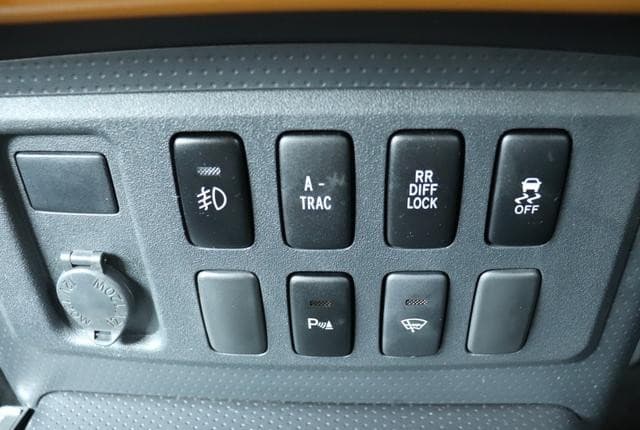 2011 Toyota Fj Cruiser JDM car for sale — photo 22 of 25