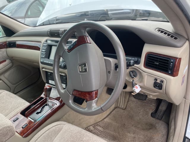 2002 Toyota Crown JDM car for sale — photo 3 of 5