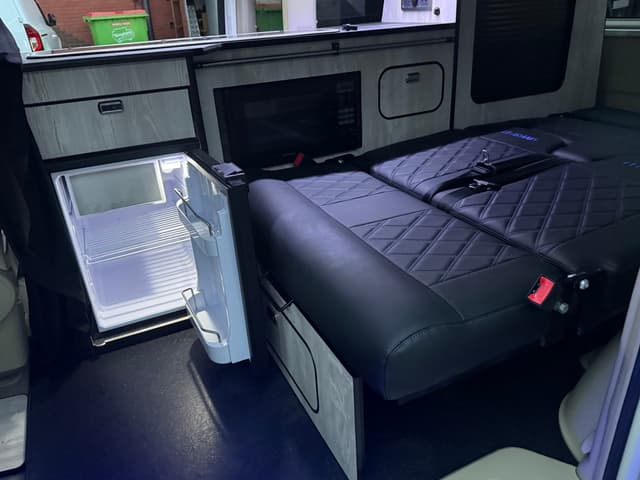 2007 Nissan Elgrand JDM car for sale — photo 12 of 25