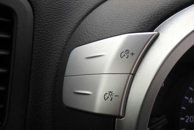 2011 Nissan Elgrand JDM car for sale — photo 21 of 25
