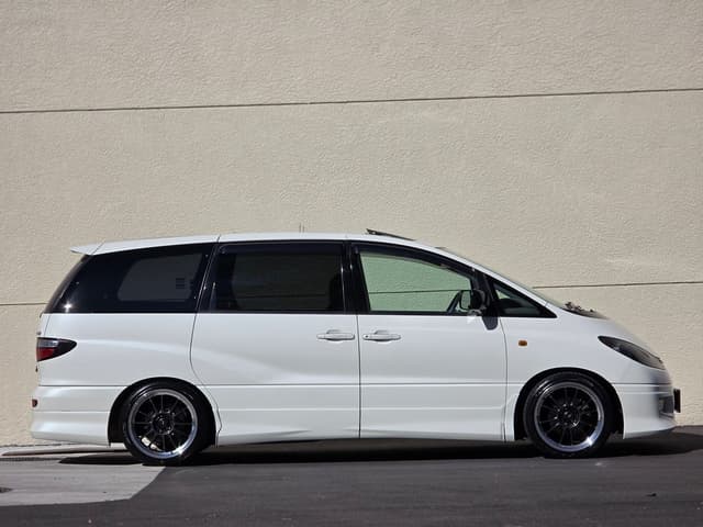 2000 Toyota Estima JDM car for sale — photo 11 of 23