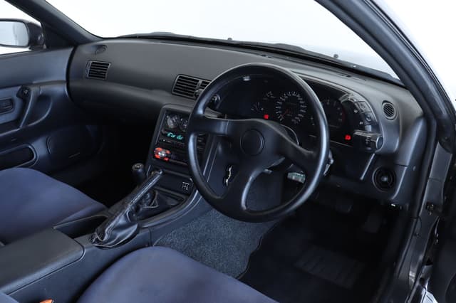 1992 Nissan Skyline JDM car for sale — photo 8 of 10