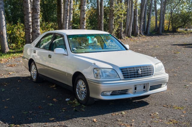 1999 Toyota Crown JDM car for sale — photo 3 of 15