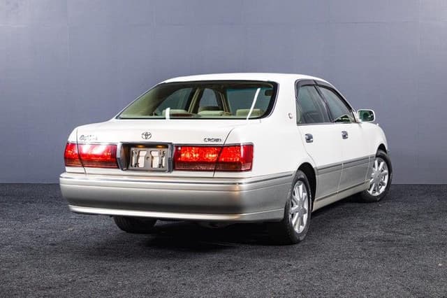 2002 Toyota Crown JDM car for sale — photo 6 of 16