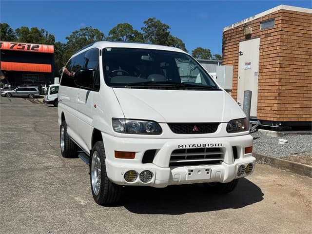 2001 Mitsubishi Delica JDM car for sale — photo 3 of 10