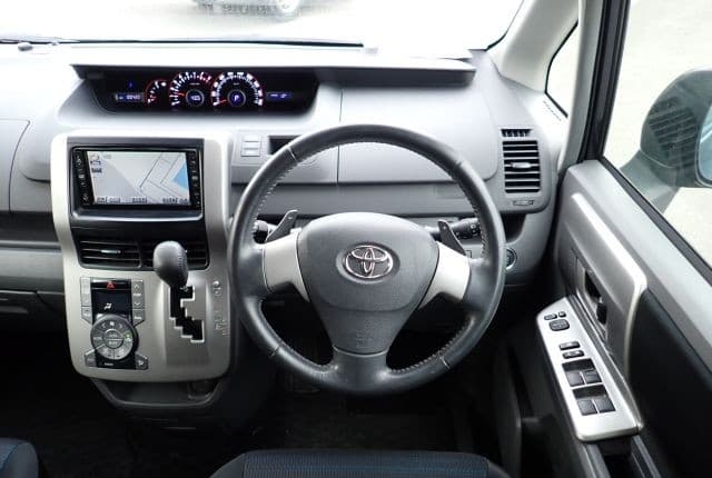 2008 Toyota Voxy JDM car for sale — photo 11 of 25