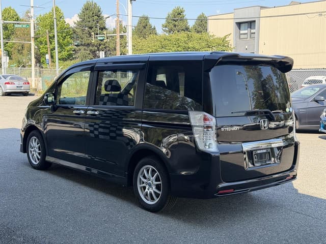 2010 Honda Stepwagon JDM car for sale — photo 5 of 19