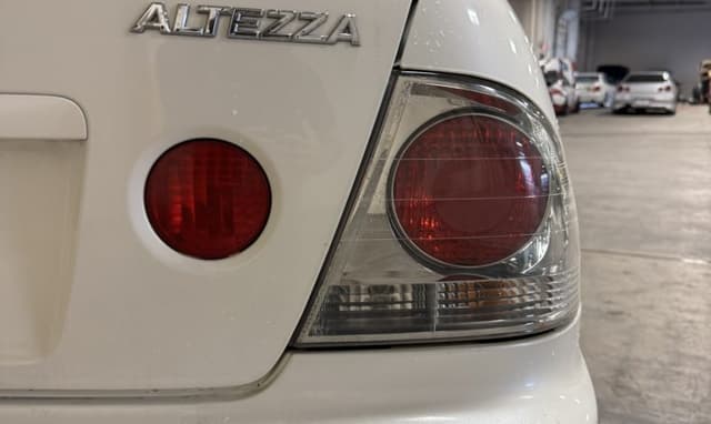 1999 Toyota Altezza JDM car for sale — photo 22 of 25