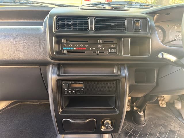 2000 Daihatsu Hijet JDM car for sale — photo 16 of 17