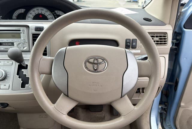 2007 Toyota Raum JDM car for sale — photo 11 of 25