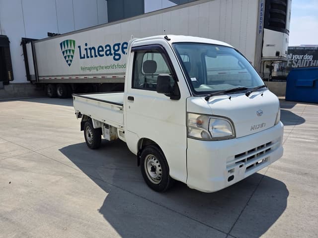 2006 Daihatsu Hijet JDM car for sale — photo 2 of 11