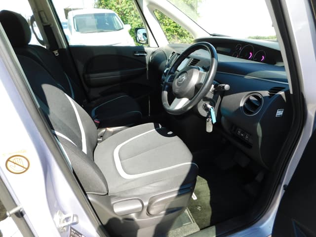 2009 Mazda Biante JDM car for sale — photo 4 of 8