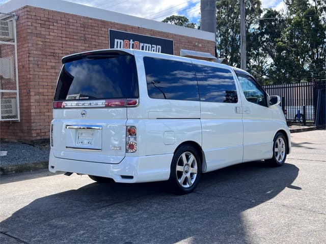 2006 Nissan Elgrand JDM car for sale — photo 6 of 16