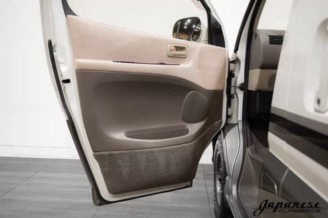 2000 Toyota Grand Hiace JDM car for sale — photo 22 of 25