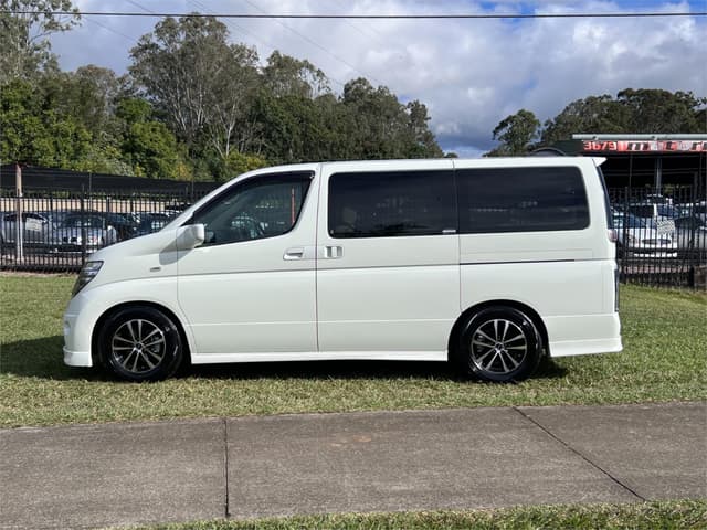 2004 Nissan Elgrand JDM car for sale — photo 9 of 16
