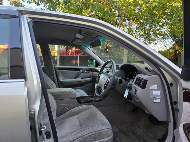 2000 Toyota Crown JDM car for sale — photo 11 of 14