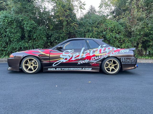 1992 Nissan Skyline JDM car for sale — photo 2 of 13