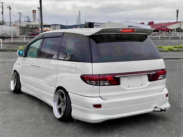 2001 Toyota Estima JDM car for sale — photo 2 of 2