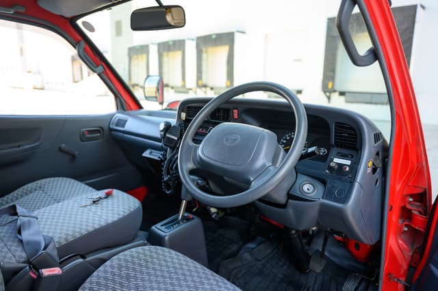 1999 Toyota HiAce JDM car for sale — photo 10 of 23