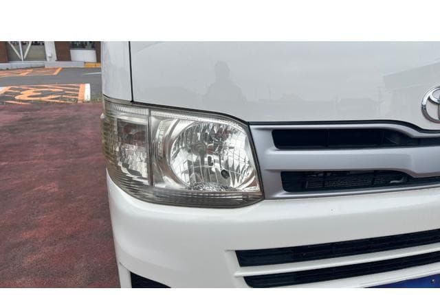 2011 Toyota HiAce JDM car for sale — photo 4 of 25