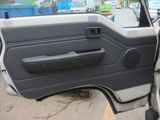 1999 Nissan Caravan JDM car for sale — photo 15 of 25