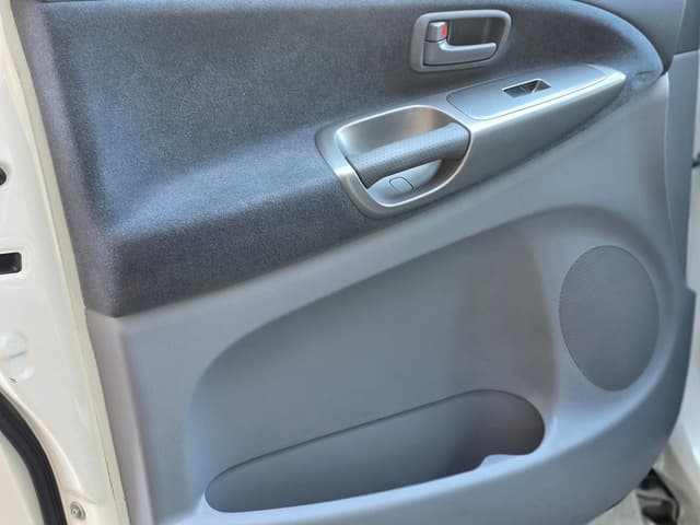 2000 Toyota Estima JDM car for sale — photo 17 of 25