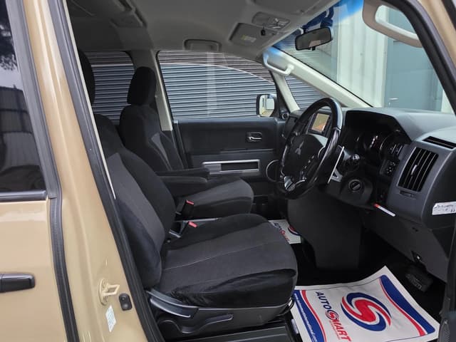 2009 Mitsubishi Delica JDM car for sale — photo 5 of 10